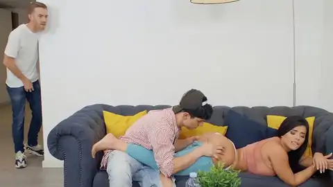 Sara Retali getting her thick bum licked in the kitchen