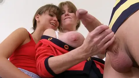 Youthfull guy gets a hand job from a COUGAR before the FFM